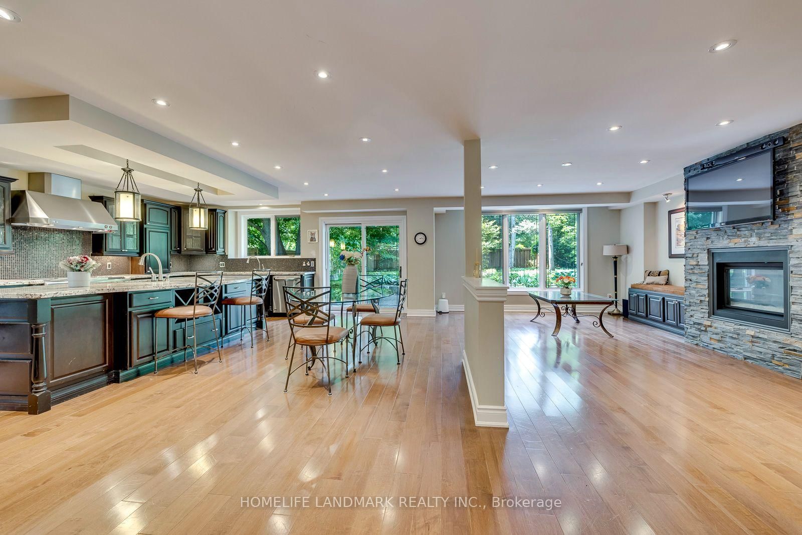 2333 Bennington Gate • Oakville, ON photo 8