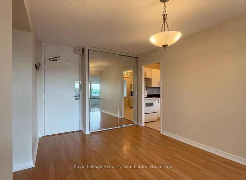 608 - 260 Scarlett Road