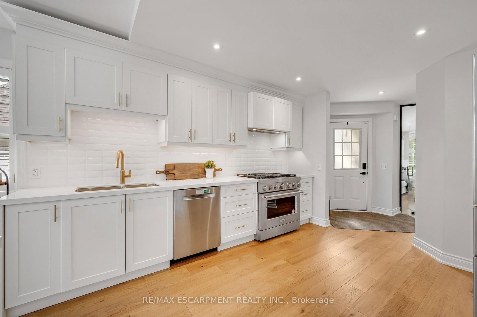 4013 Jarvis Crescent • Burlington, ON photo 8