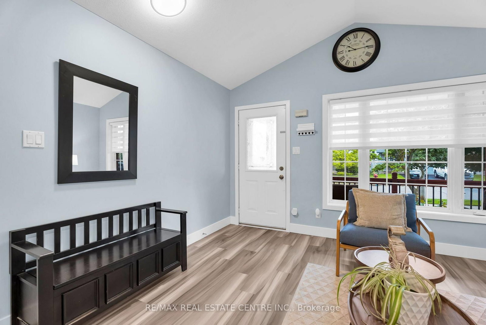 99 Glengarry Road • Orangeville, ON photo 2