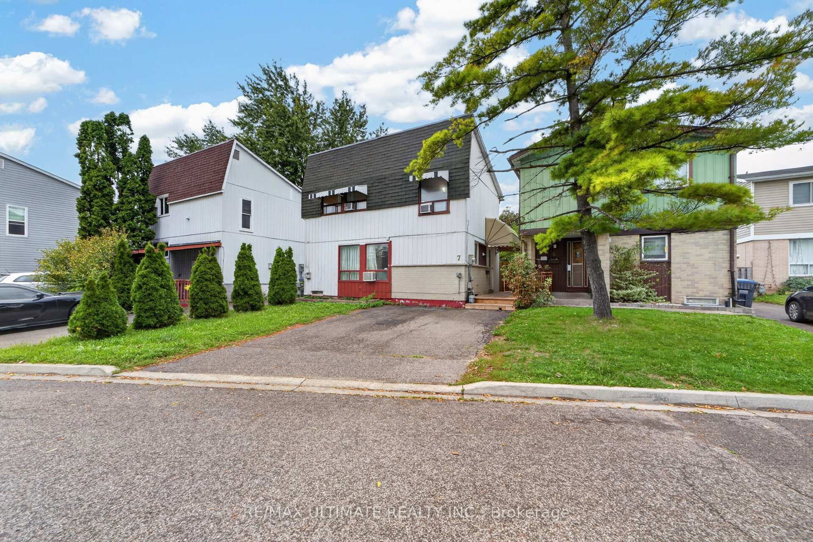 7 Grand River Court, Brampton 2