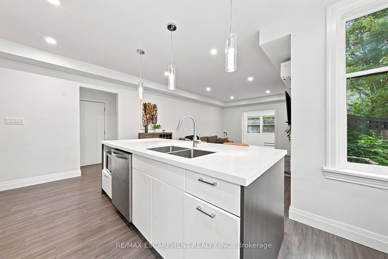 2177 Lakeshore Road • Burlington, ON photo 11