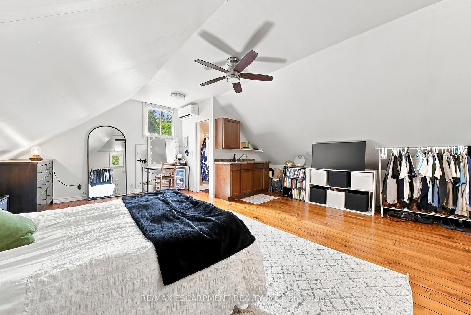 2177 Lakeshore Road • Burlington, ON photo 24