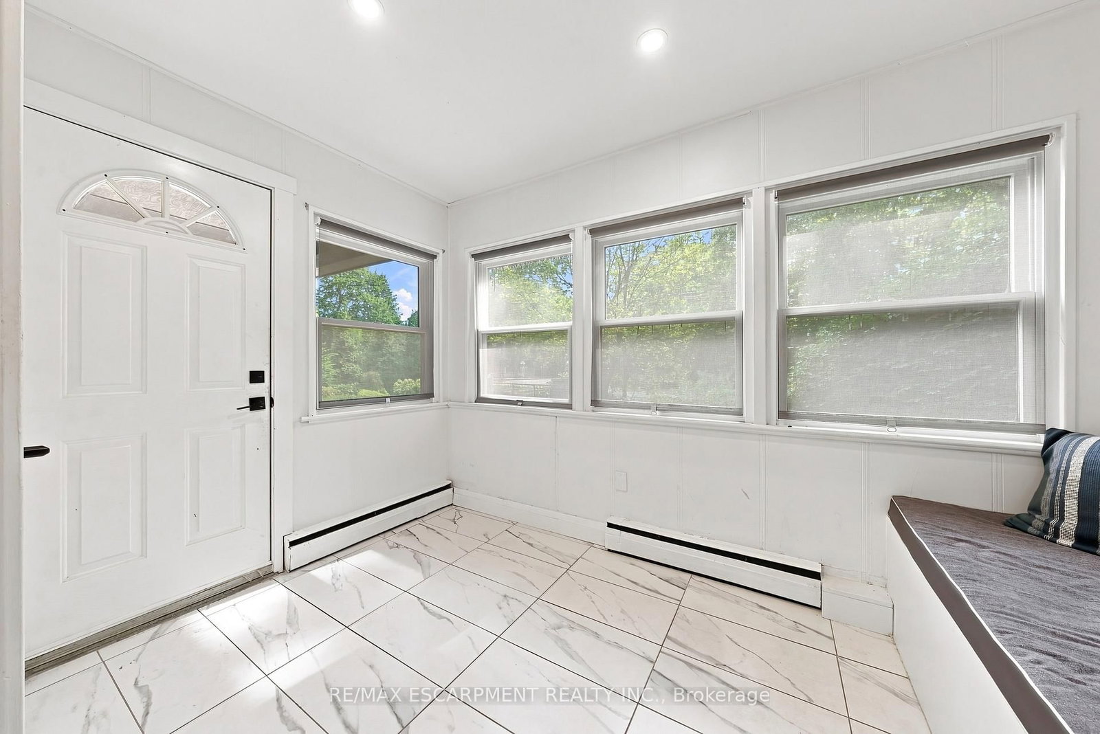 2177 Lakeshore Road • Burlington, ON photo 3