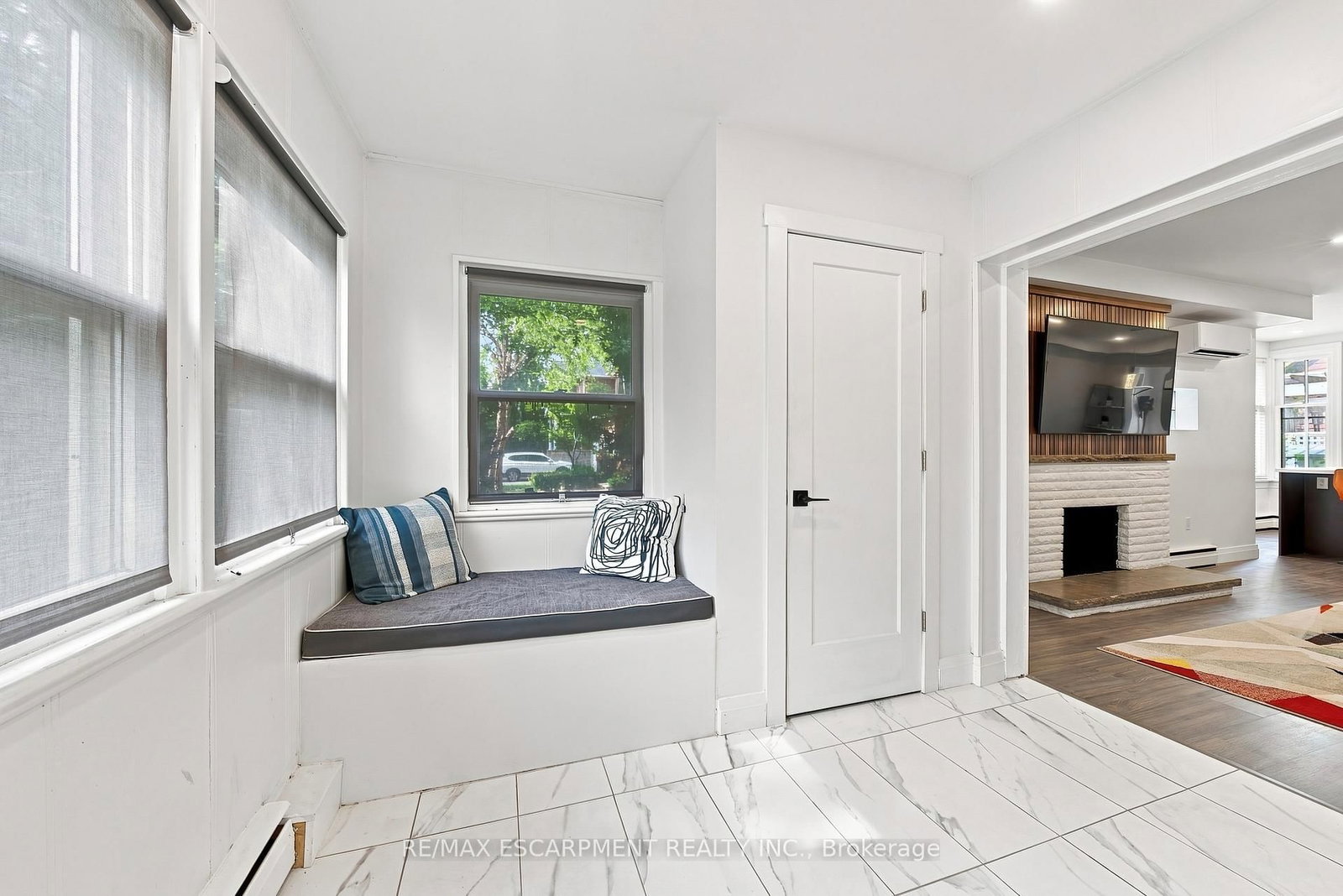 2177 Lakeshore Road • Burlington, ON photo 4