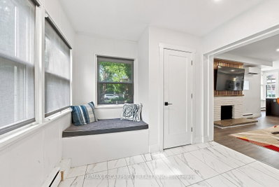 2177 Lakeshore Road • Burlington, ON photo 4