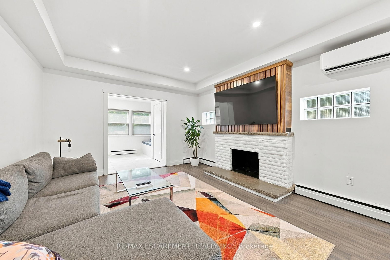 2177 Lakeshore Road • Burlington, ON photo 5