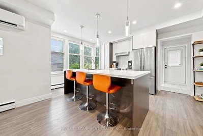2177 Lakeshore Road • Burlington, ON photo 8