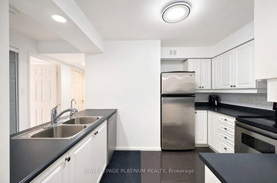 50 Eglinton Mississauga,ON L5R 3P5 — Photo 18