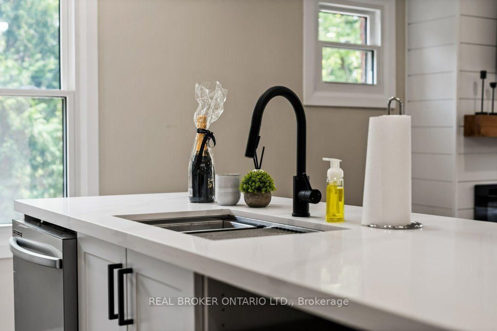 493 Crosby Avenue • Burlington, ON photo 14
