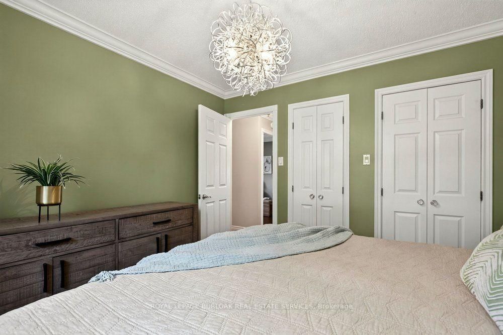 1346 Roylen Road • Oakville, ON photo 18