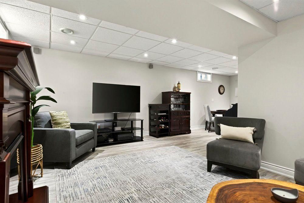 1346 Roylen Road • Oakville, ON photo 28