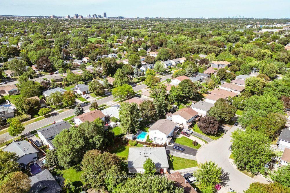 1346 Roylen Road • Oakville, ON photo 46