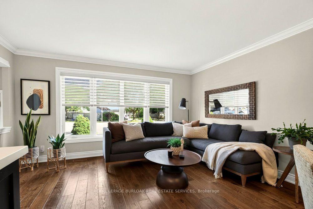 1346 Roylen Road • Oakville, ON photo 5
