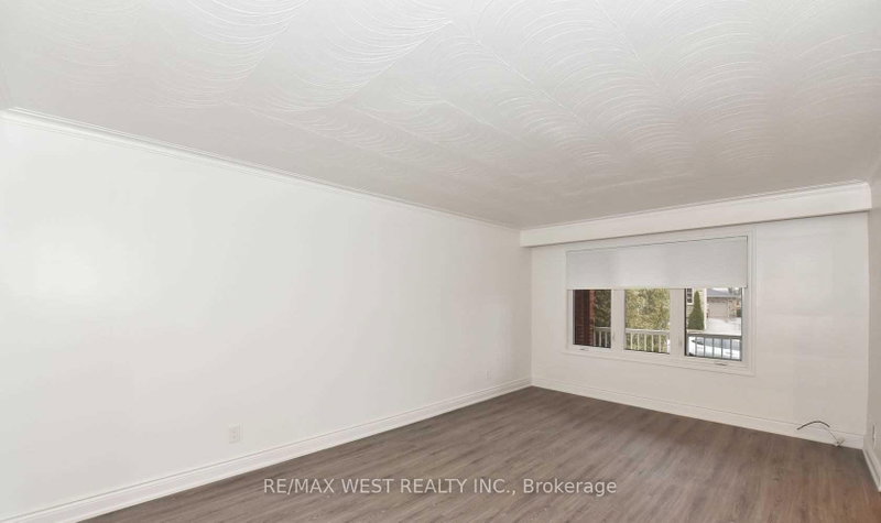 168 Strathnairn Ave photo 5