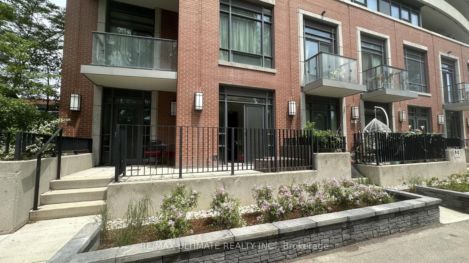 2212 Lake Shore Boulevard W • #TH1 • Toronto, ON photo 13