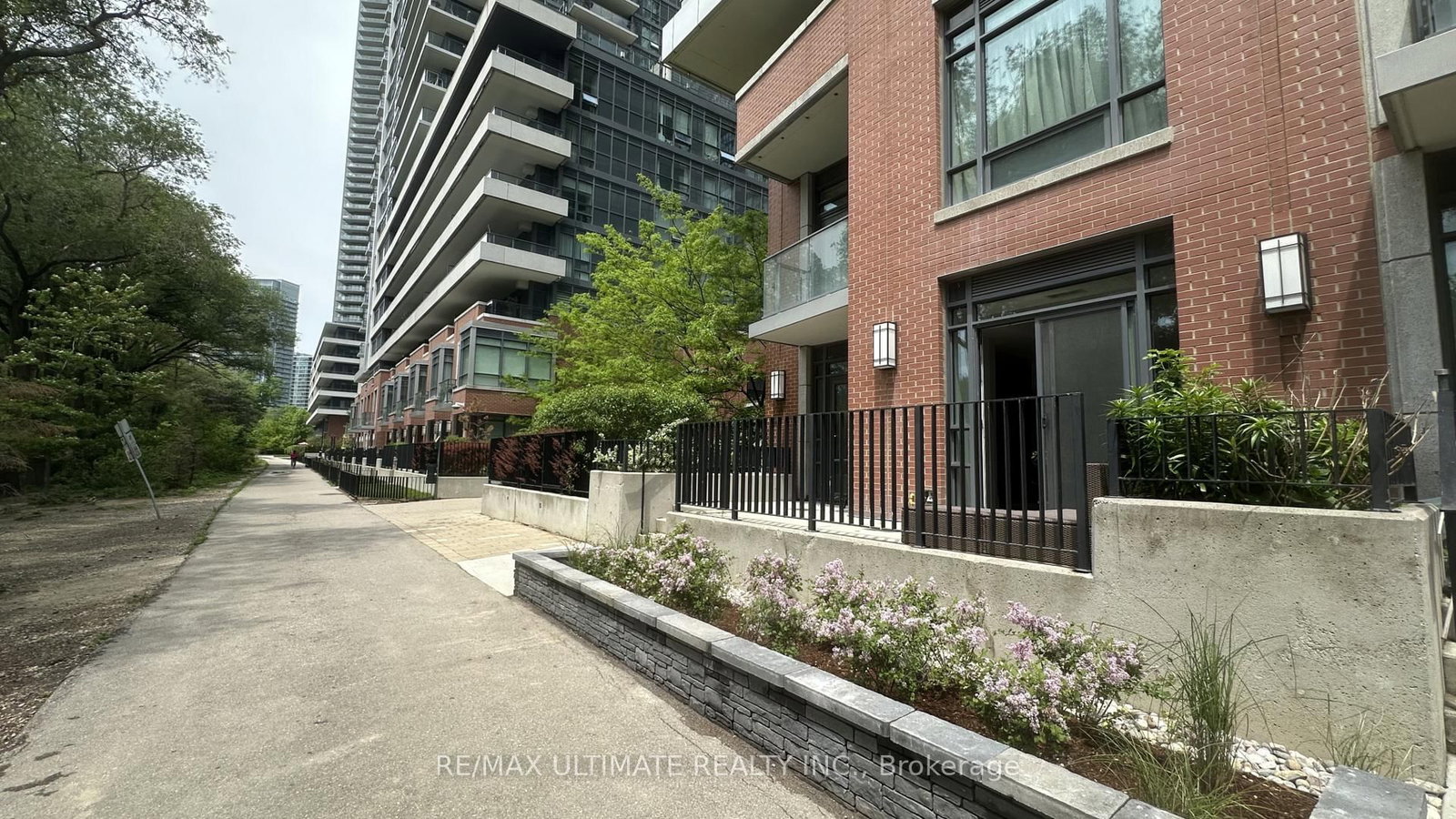 2212 Lake Shore Boulevard W • #TH1 • Toronto, ON photo 15