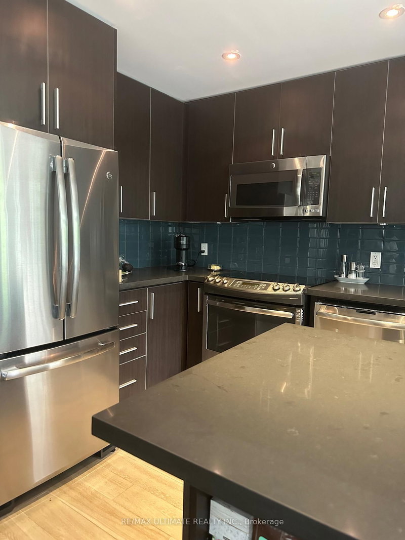TH1 - 2212 Lake Shore Boulevard W