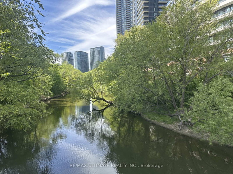 TH01 - 2212 Lake Shore Boulevard W