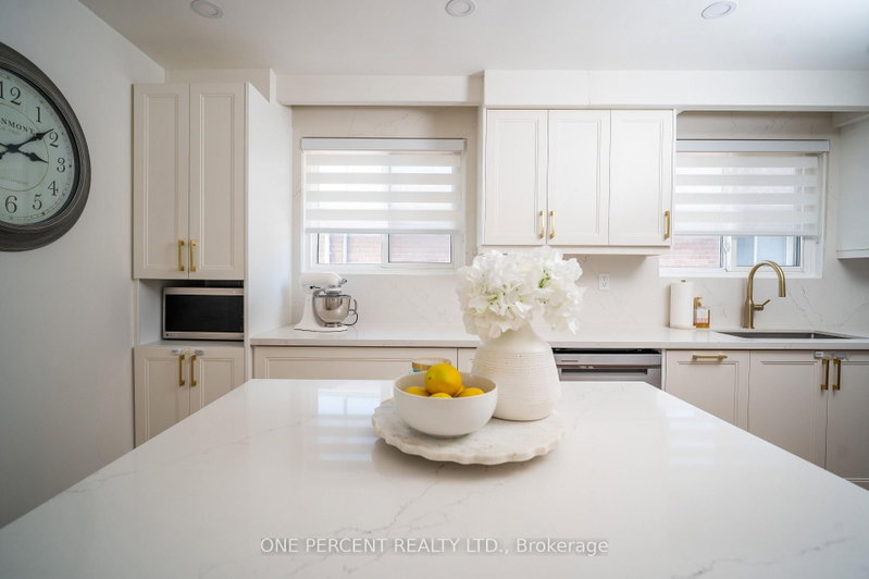 75 Plunkett Toronto,ON M9L 2J4 — Photo 13