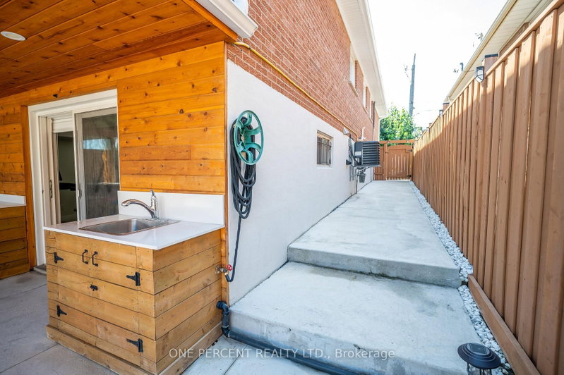 75 Plunkett Toronto,ON M9L 2J4 — Photo 34