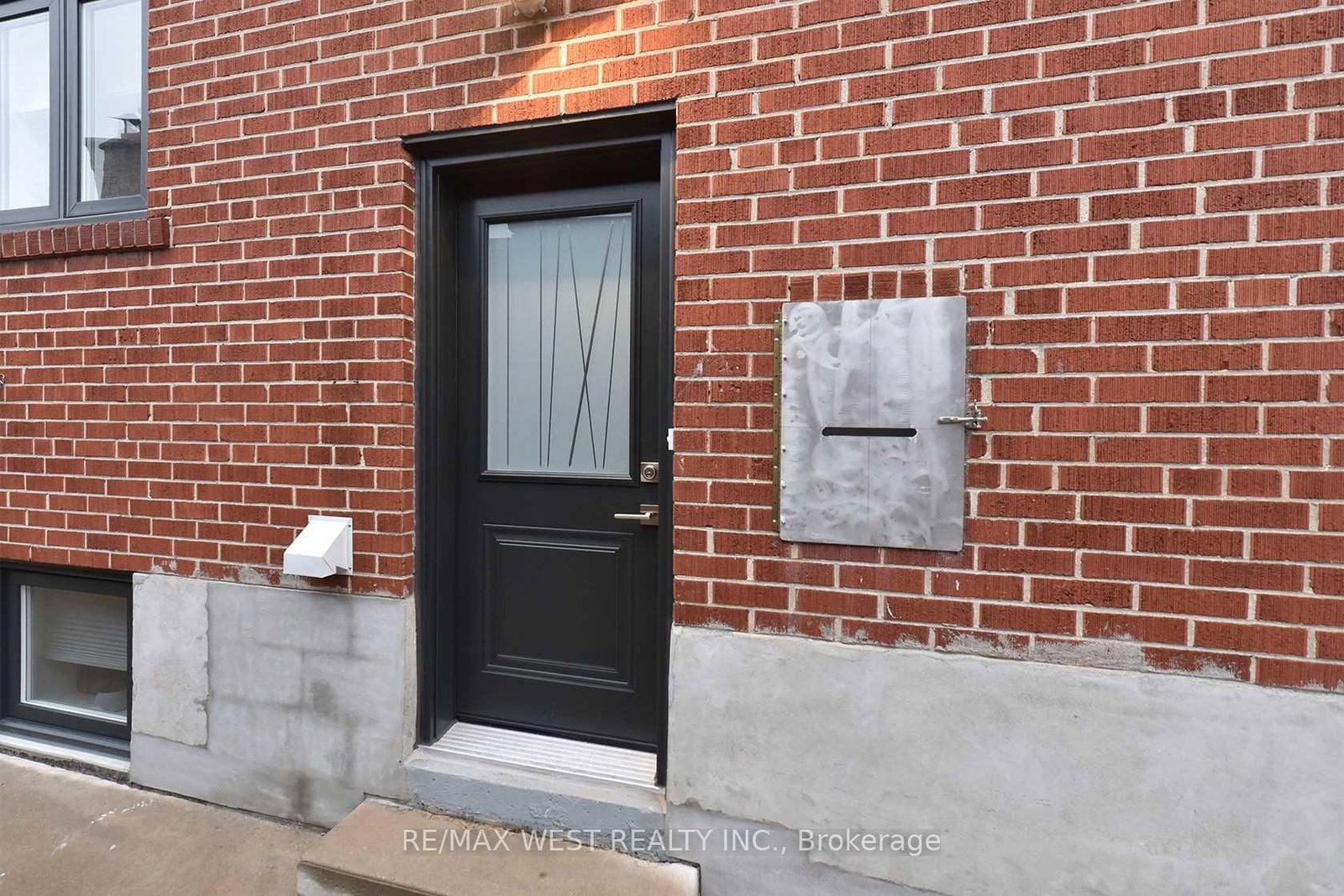 Bsmt - 168 Strathnairn Avenue, Toronto 2