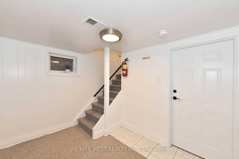 168 Strathnairn Ave photo 4