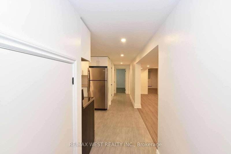 168 Strathnairn Ave photo 5