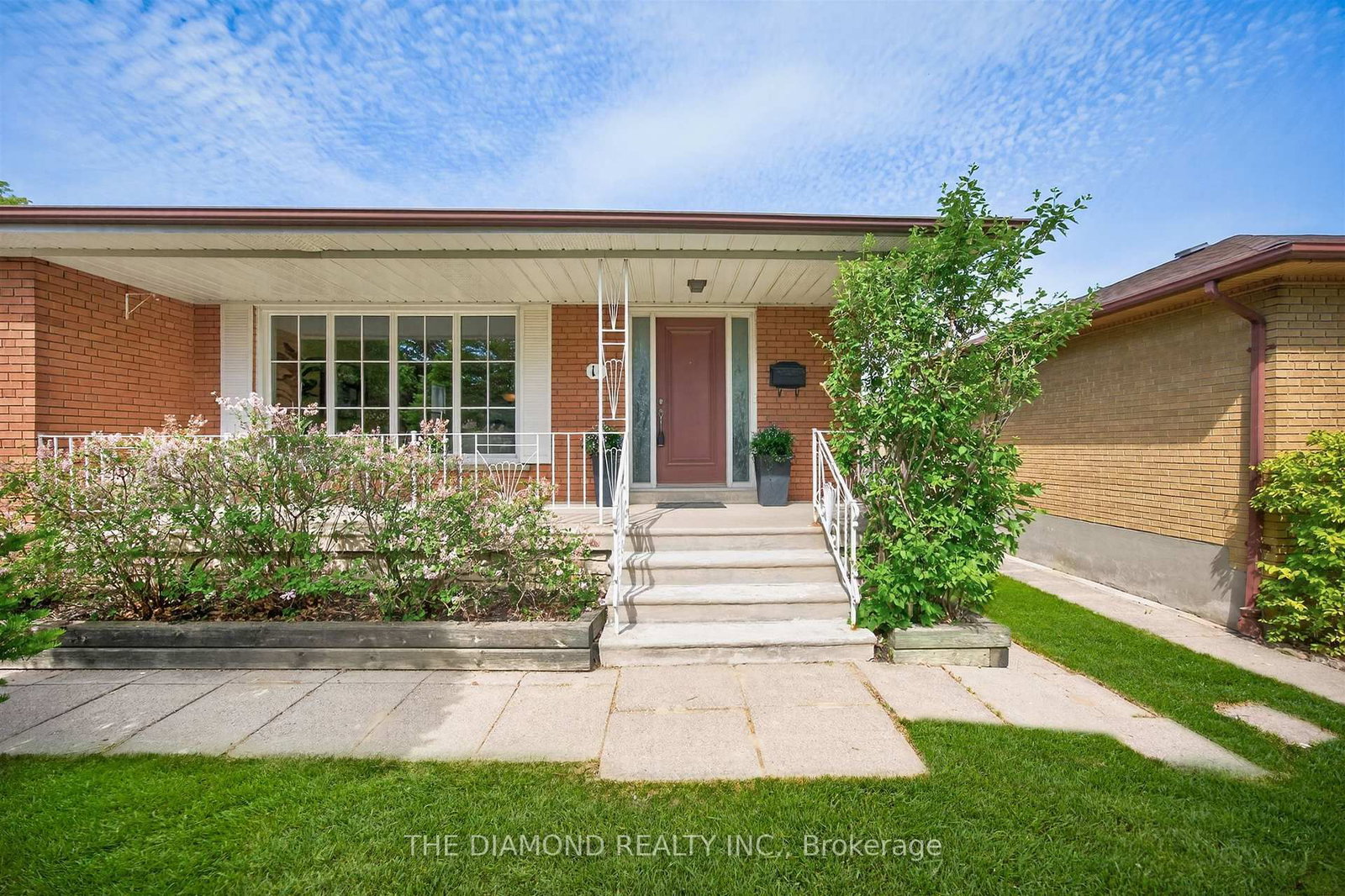11 Swordbill Drive • Toronto, ON photo 2