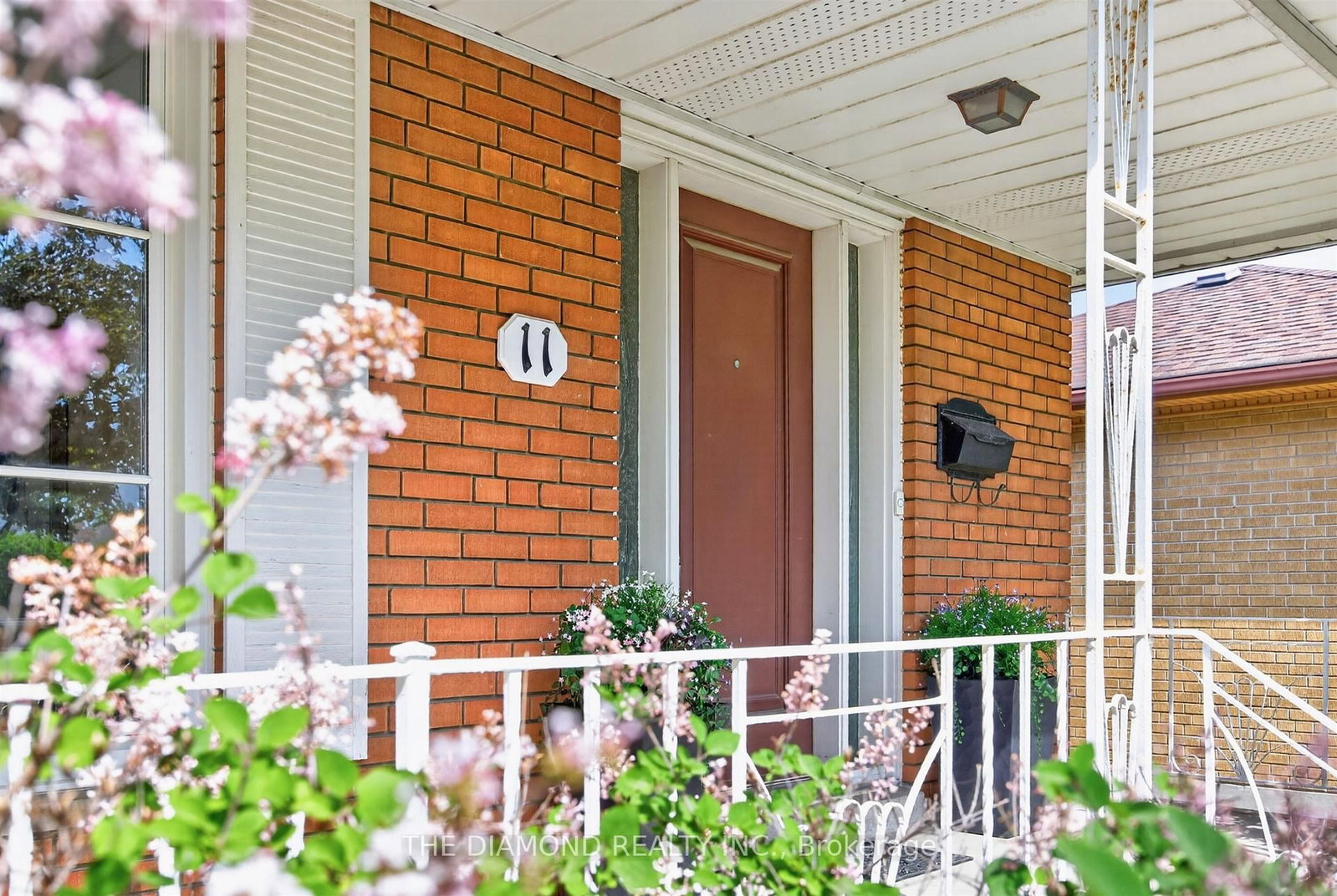 11 Swordbill Drive • Toronto, ON photo 3