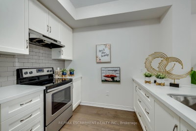 393 Grantham Oakville,ON L6H 7E3 — Photo 10