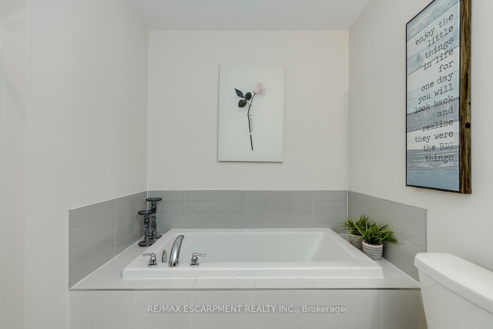 393 Grantham Common • Oakville, ON photo 36