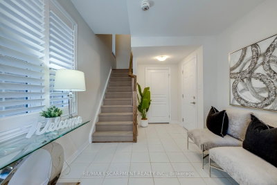 393 Grantham Common • Oakville, ON photo 5
