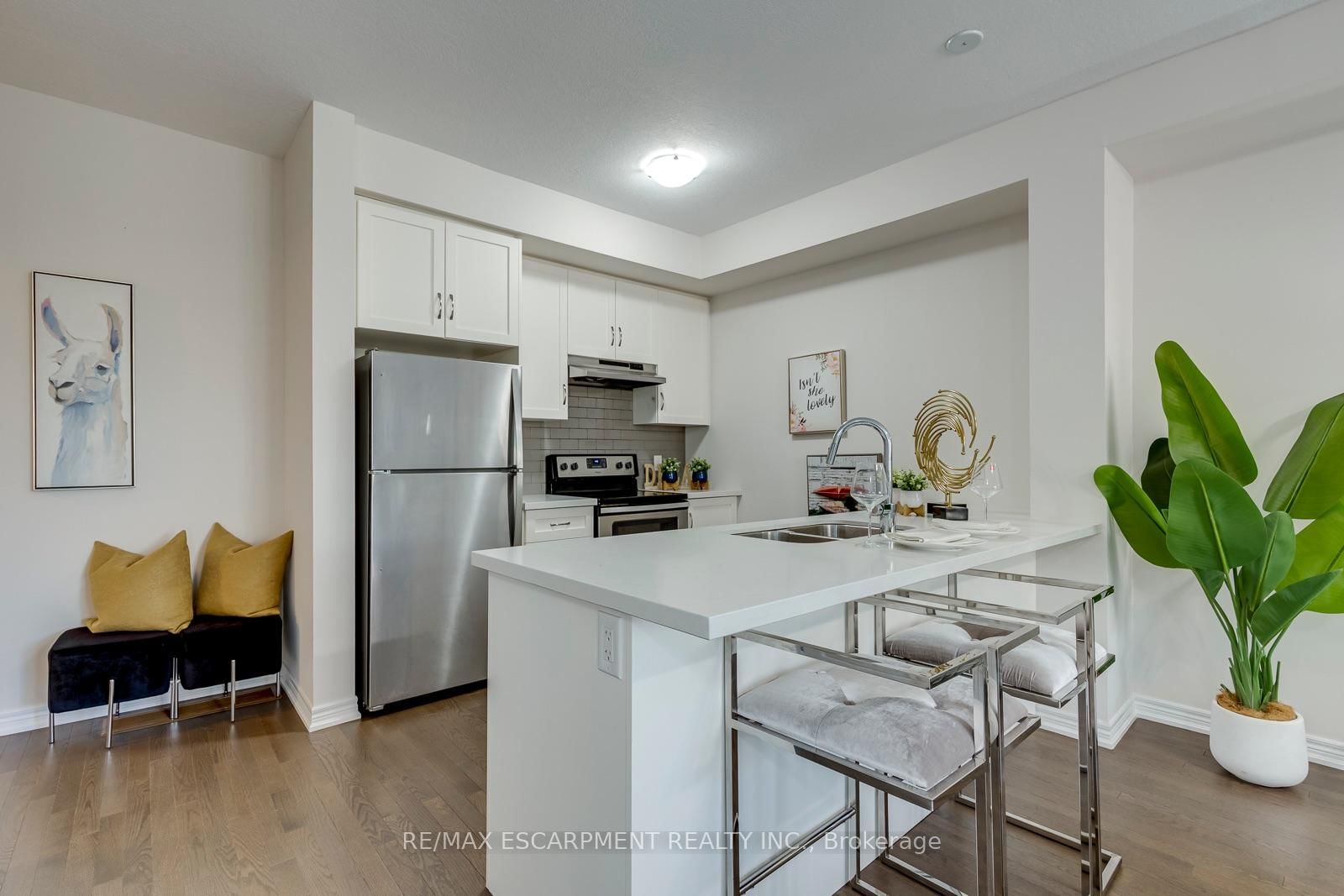 393 Grantham Common • Oakville, ON photo 8