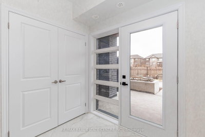349 Wheat Boom Oakville,ON L6H 7X5 — Photo 11