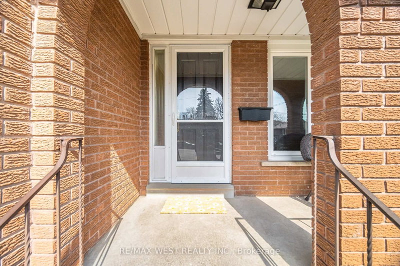 6 Disan Court