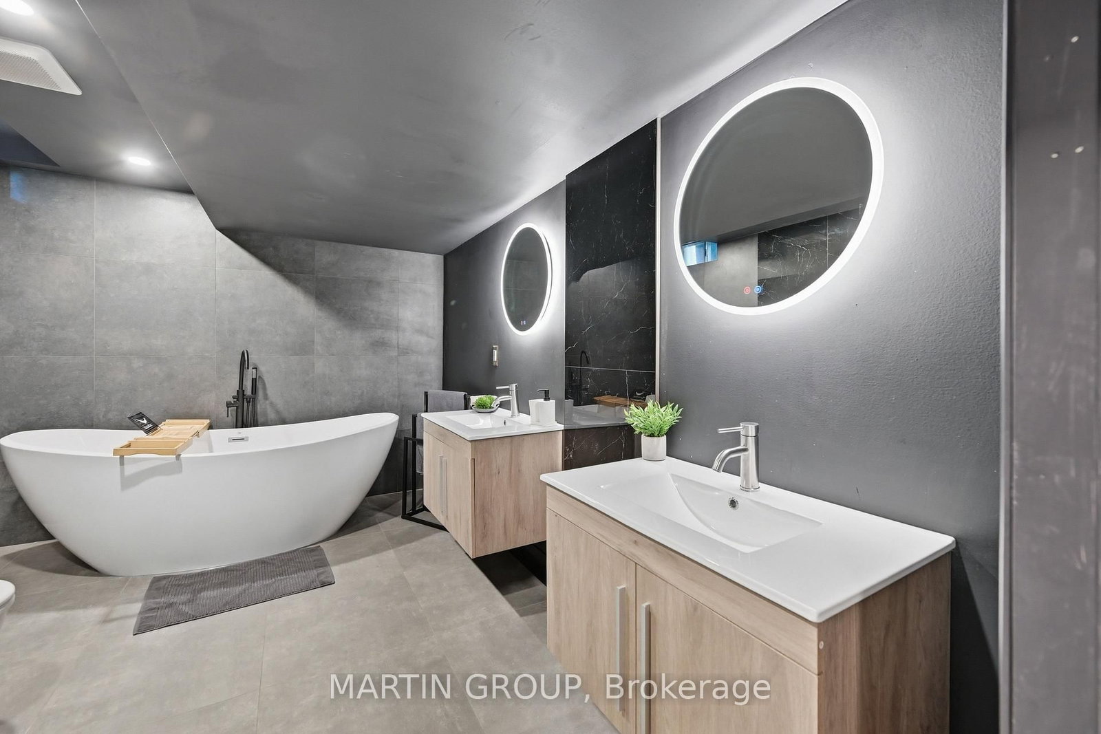 376 Carrier Lane • Oakville, ON photo 24