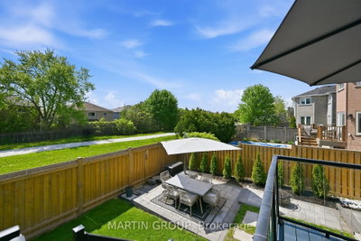 376 Carrier Lane • Oakville, ON photo 4