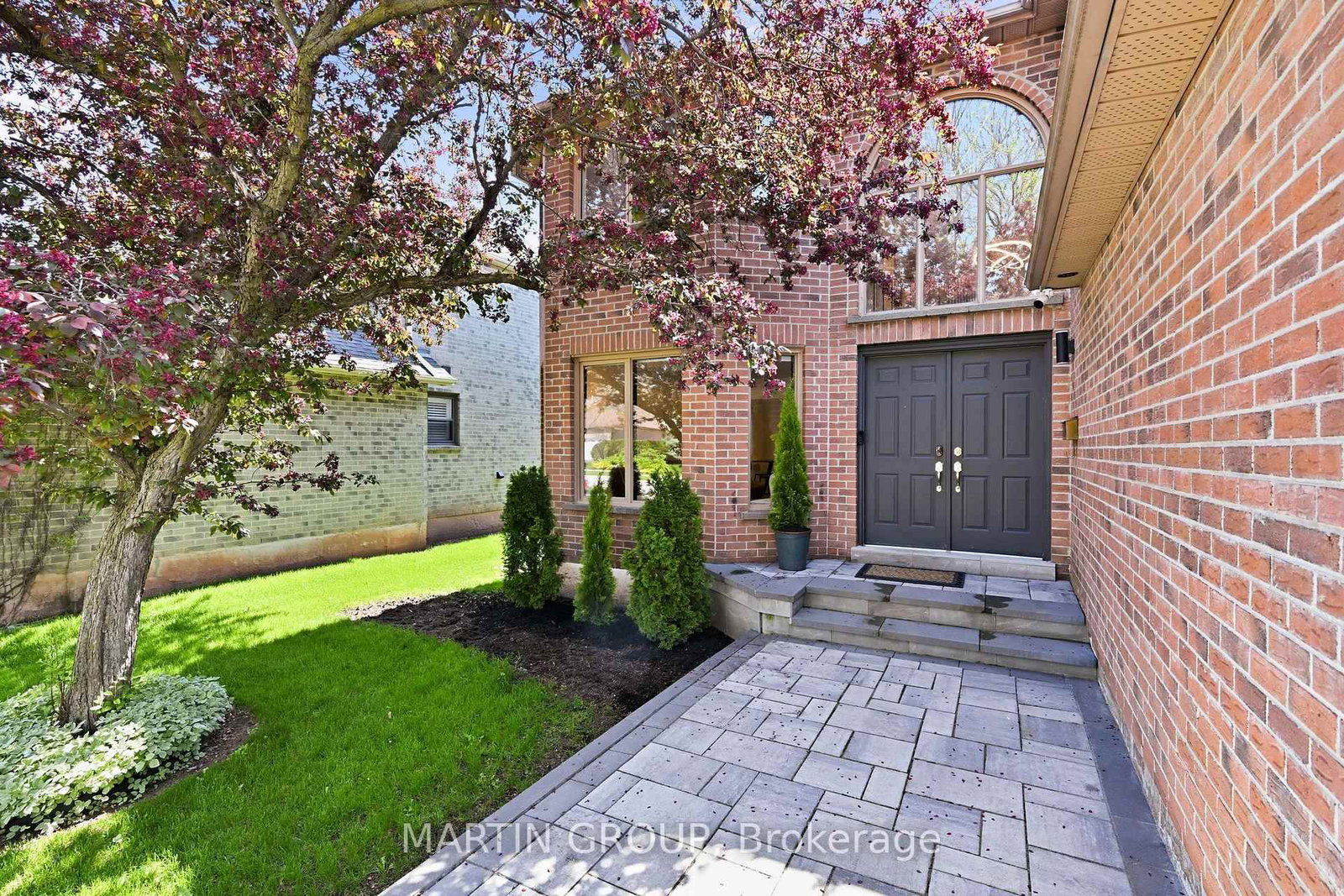 376 Carrier Lane • Oakville, ON photo 8