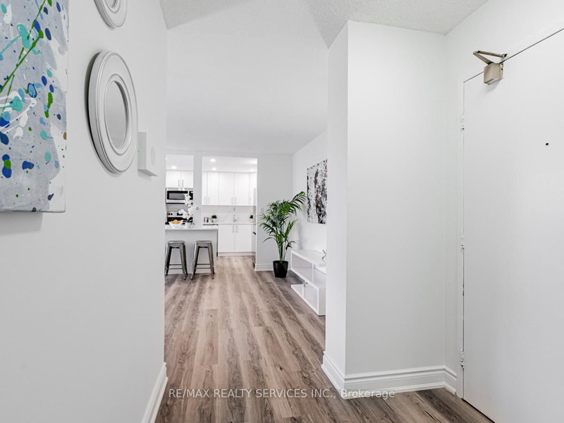 1108 - 3590 Kaneff Crescent