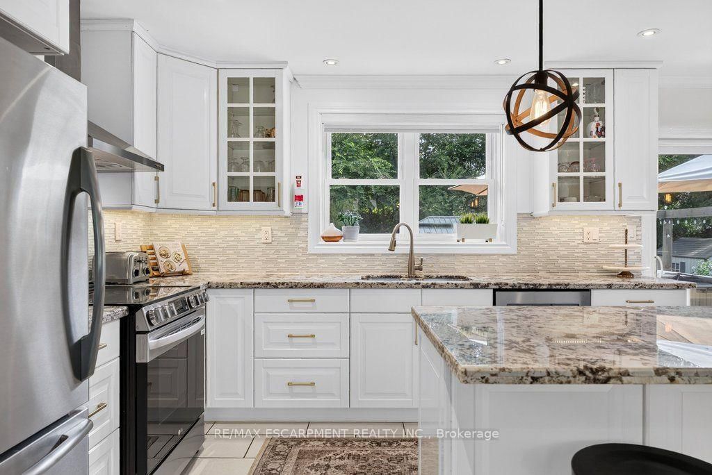 825 King Road • Burlington, ON photo 14