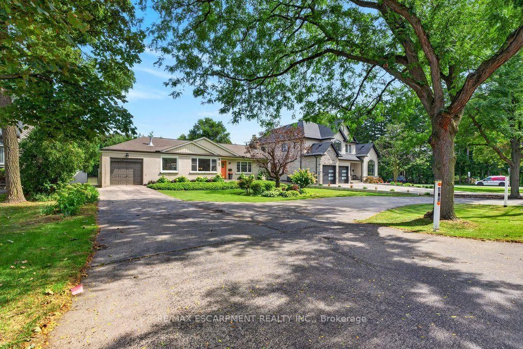 825 King Road • Burlington, ON photo 3