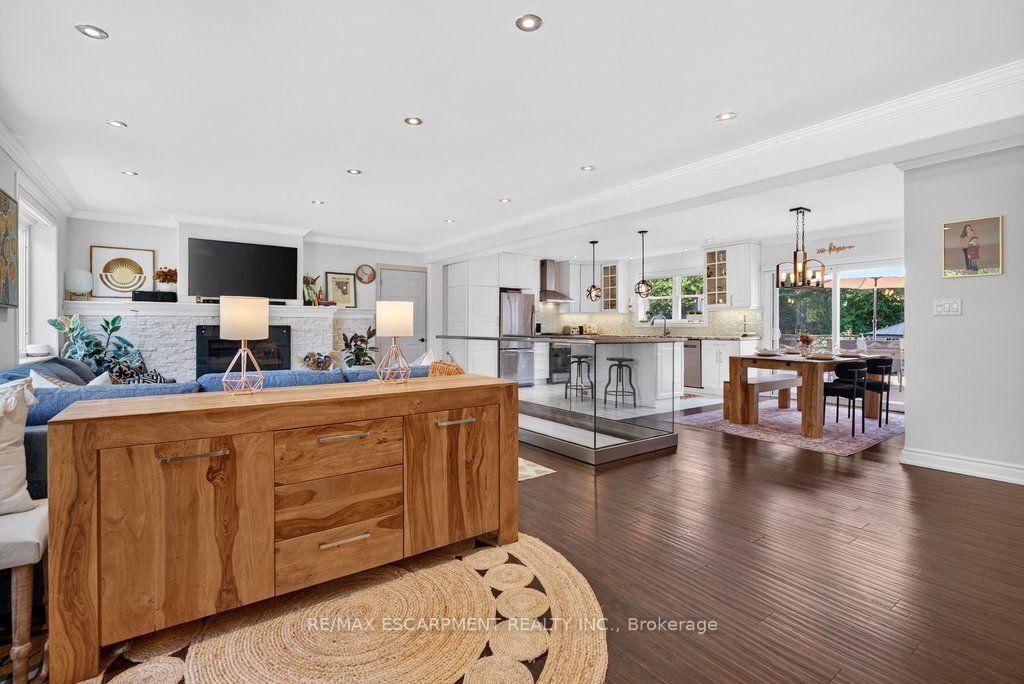 825 King Road • Burlington, ON photo 6