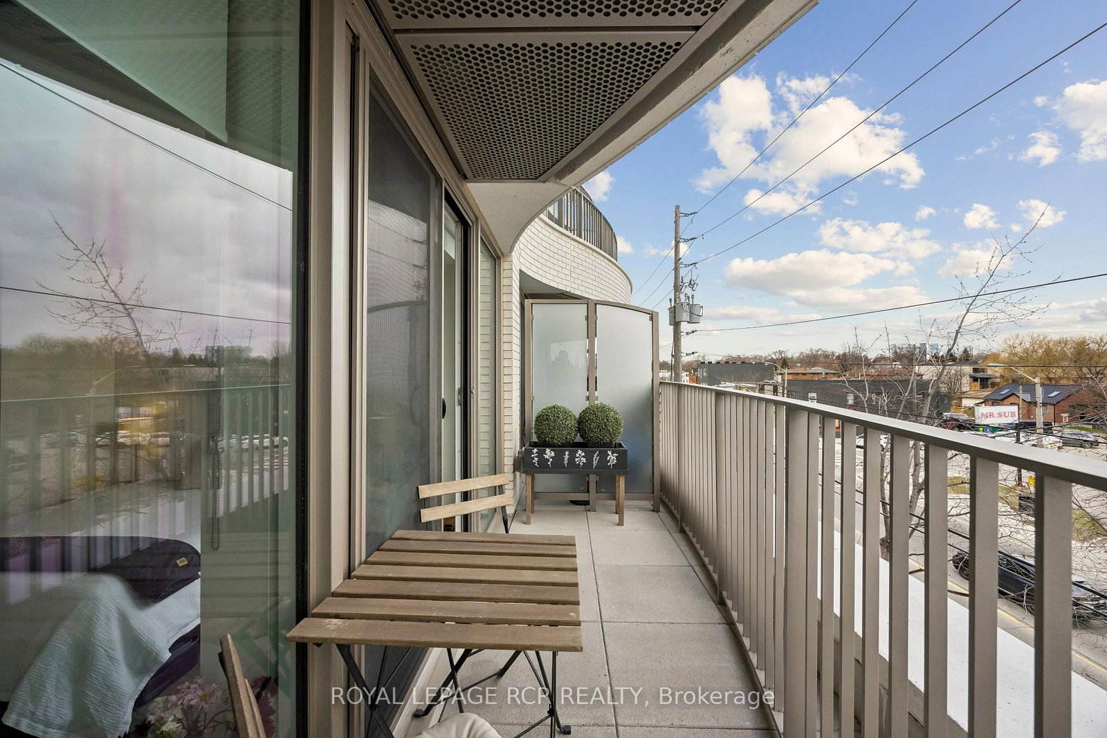689 The Queensway • #321 • Toronto, ON photo 14