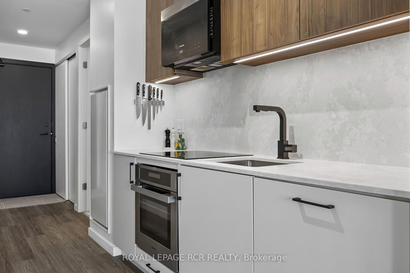 689 The Queensway • #321 • Toronto, ON photo 3