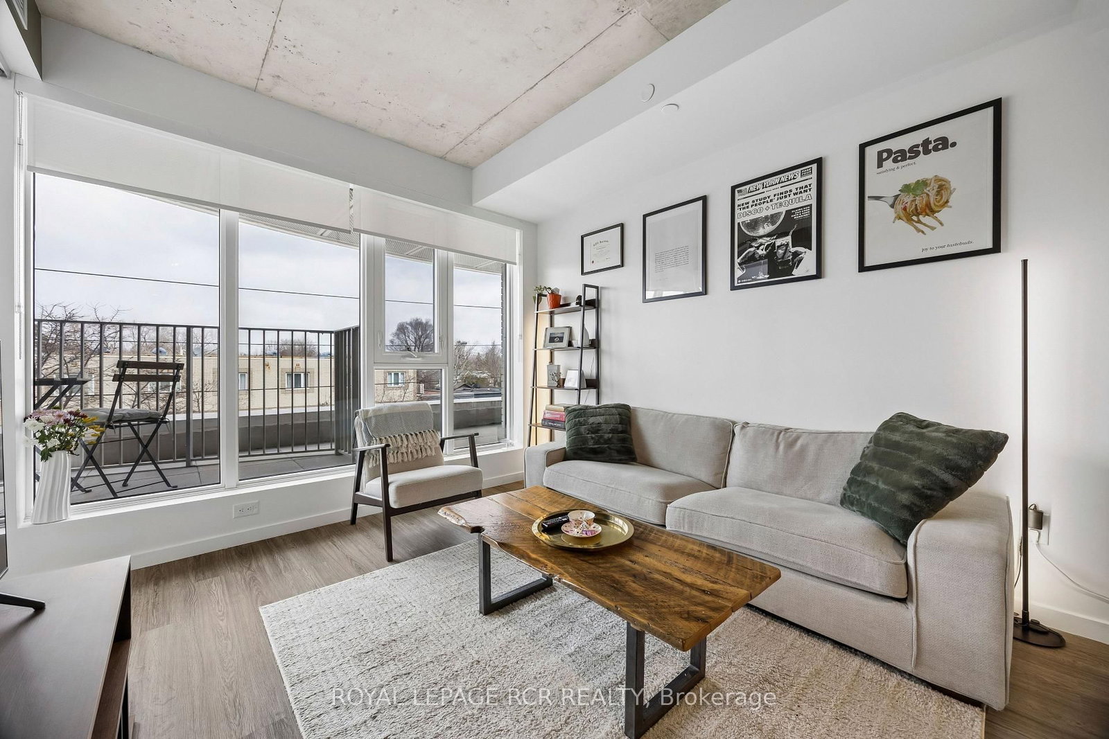 689 The Queensway • #321 • Toronto, ON photo 4