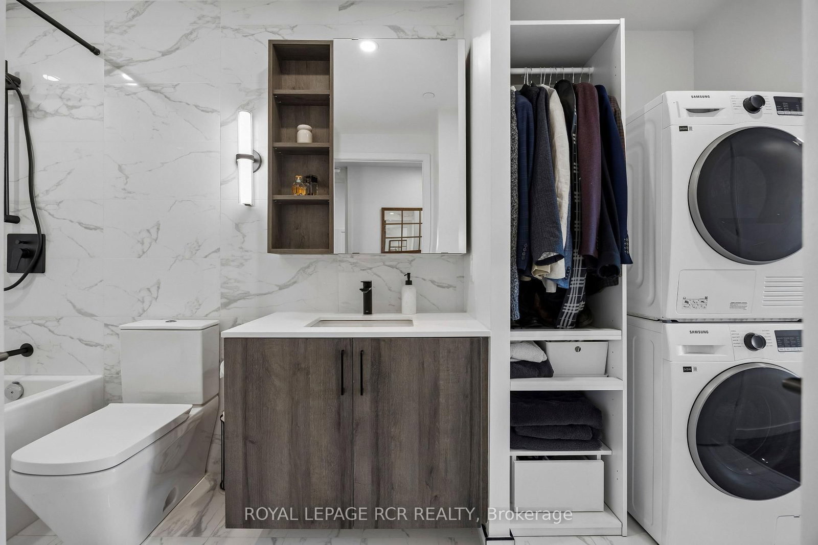 689 The Queensway • #321 • Toronto, ON photo 9