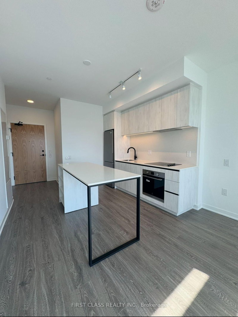 709 - 2495 Eglinton Avenue W