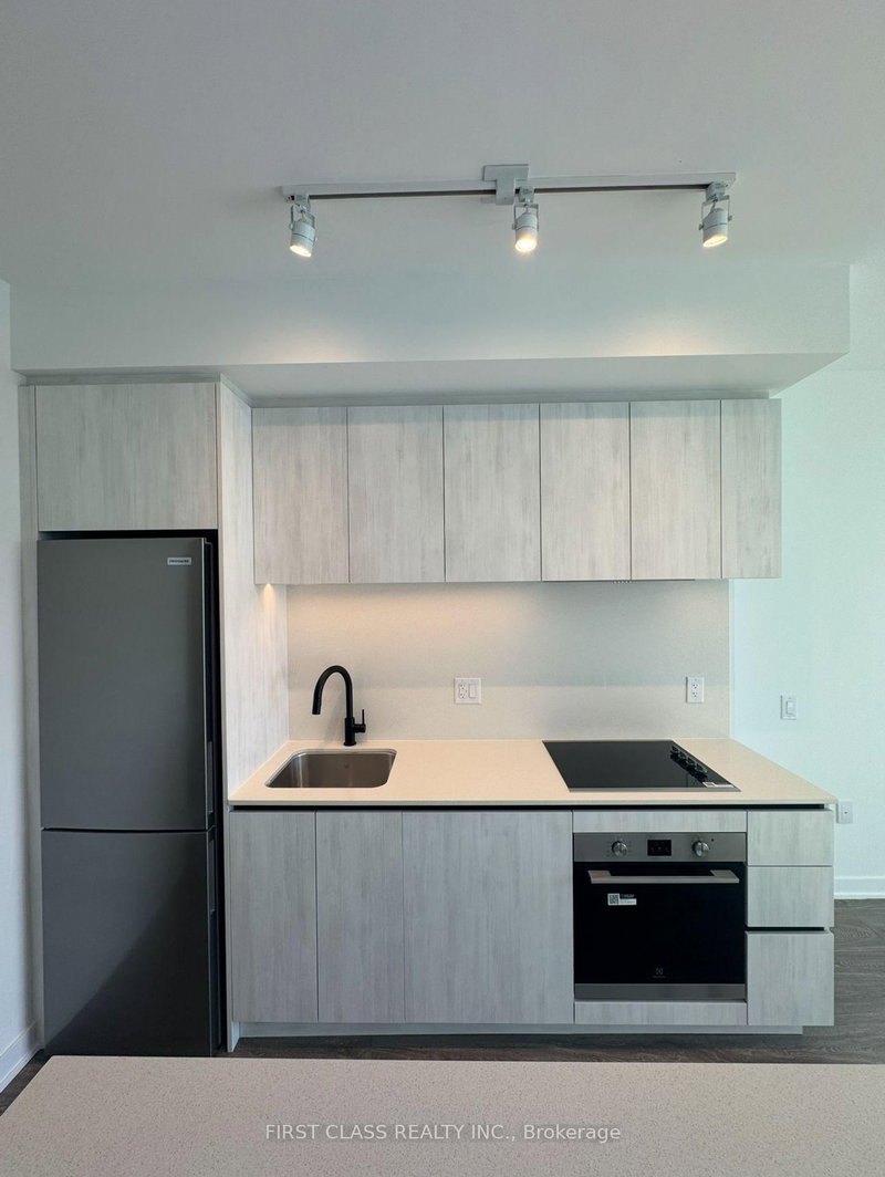 709 - 2495 Eglinton Avenue W