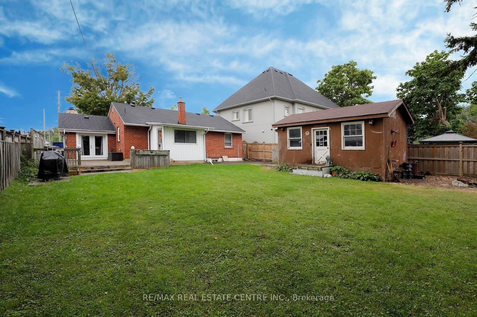 354 Martin Street SE • Milton, ON photo 3